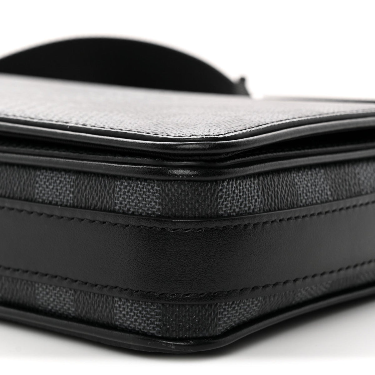 Damier Graphite 3D Studio Messenger