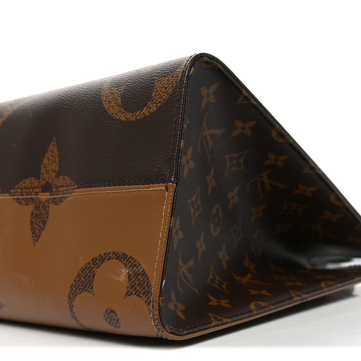 Reverse Monogram Giant Onthego MM