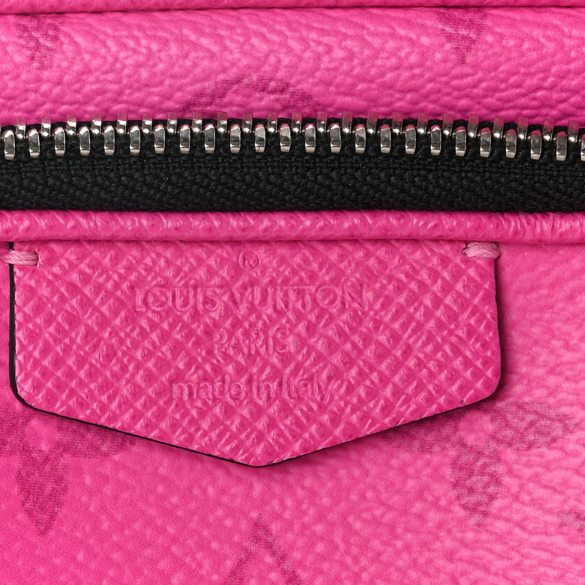Taigarama Outdoor Pouch Fuchsia