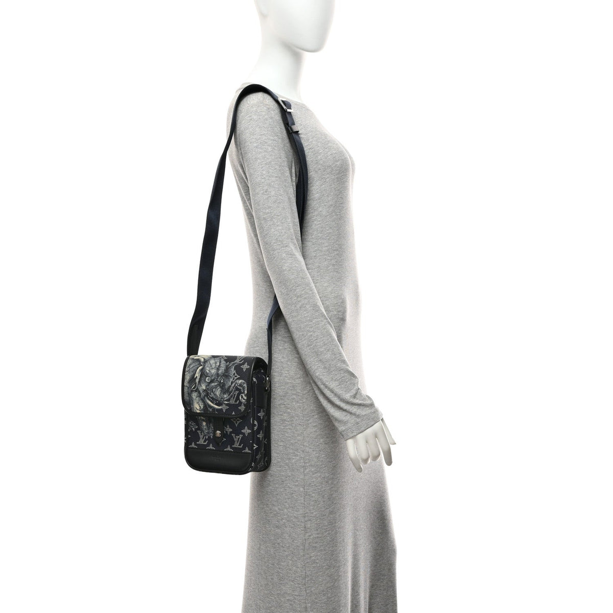 Savane Monogram Elephant Chapman Messenger BB Encre
