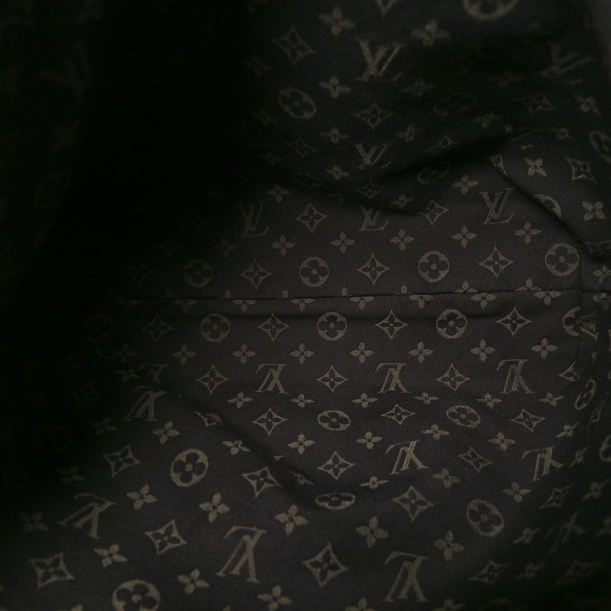 Calfskin Monogram Atlantis Vibe MM Black