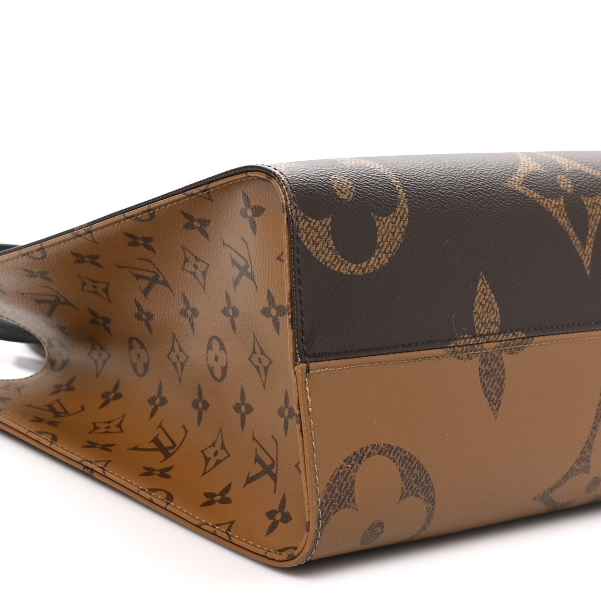 Reverse Monogram Giant Onthego MM