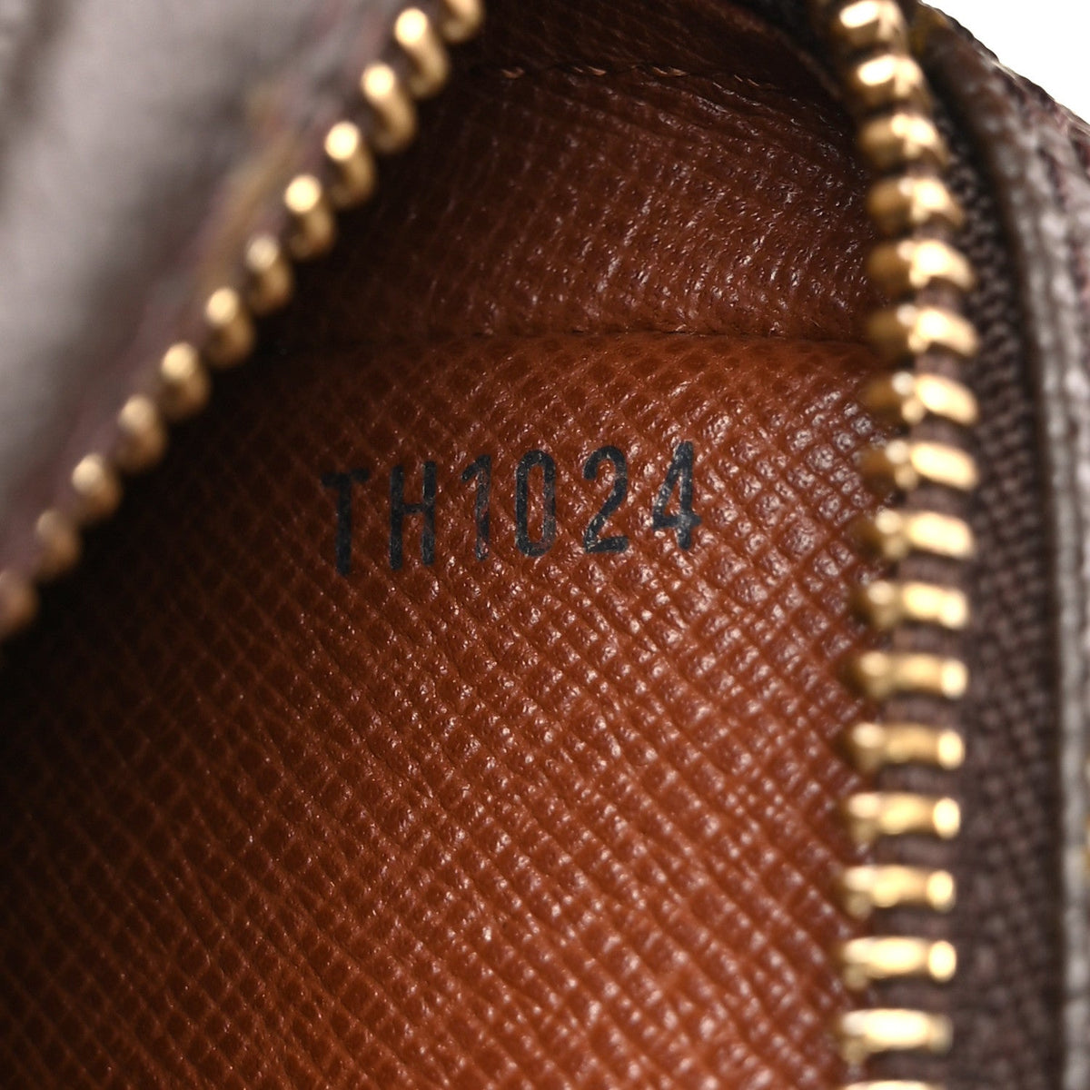 Monogram Amazone