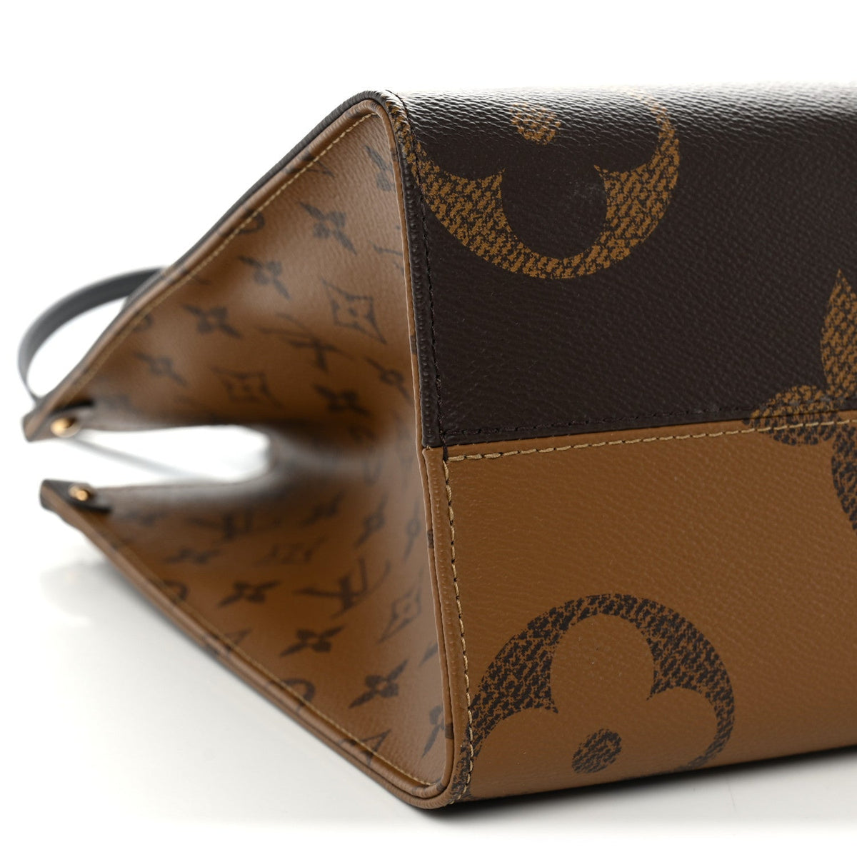 Reverse Monogram Giant Onthego MM