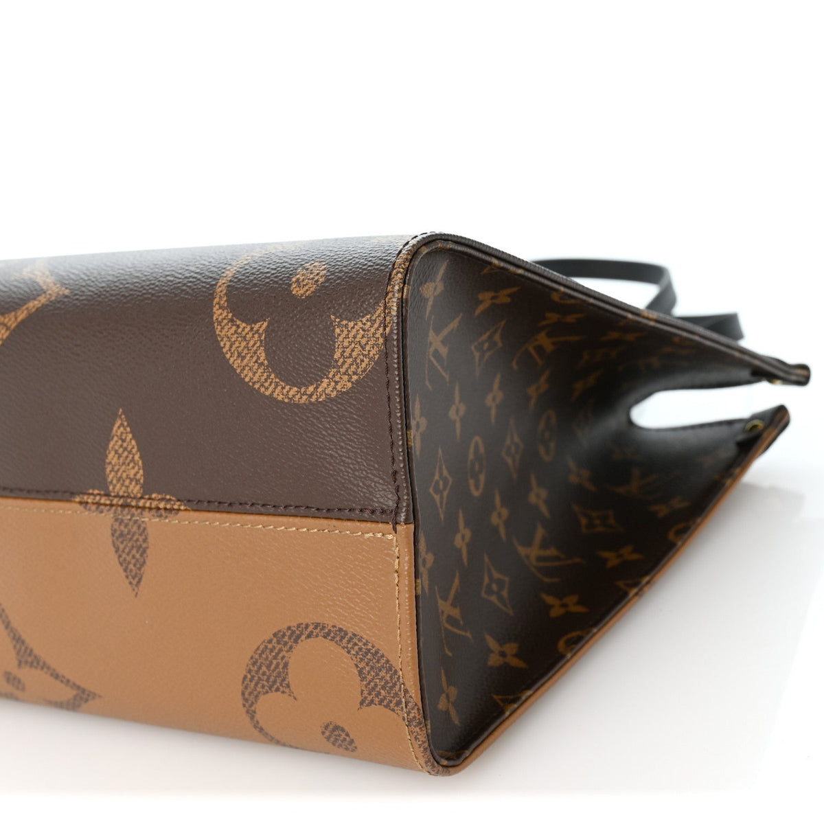 Reverse Monogram Giant Onthego MM