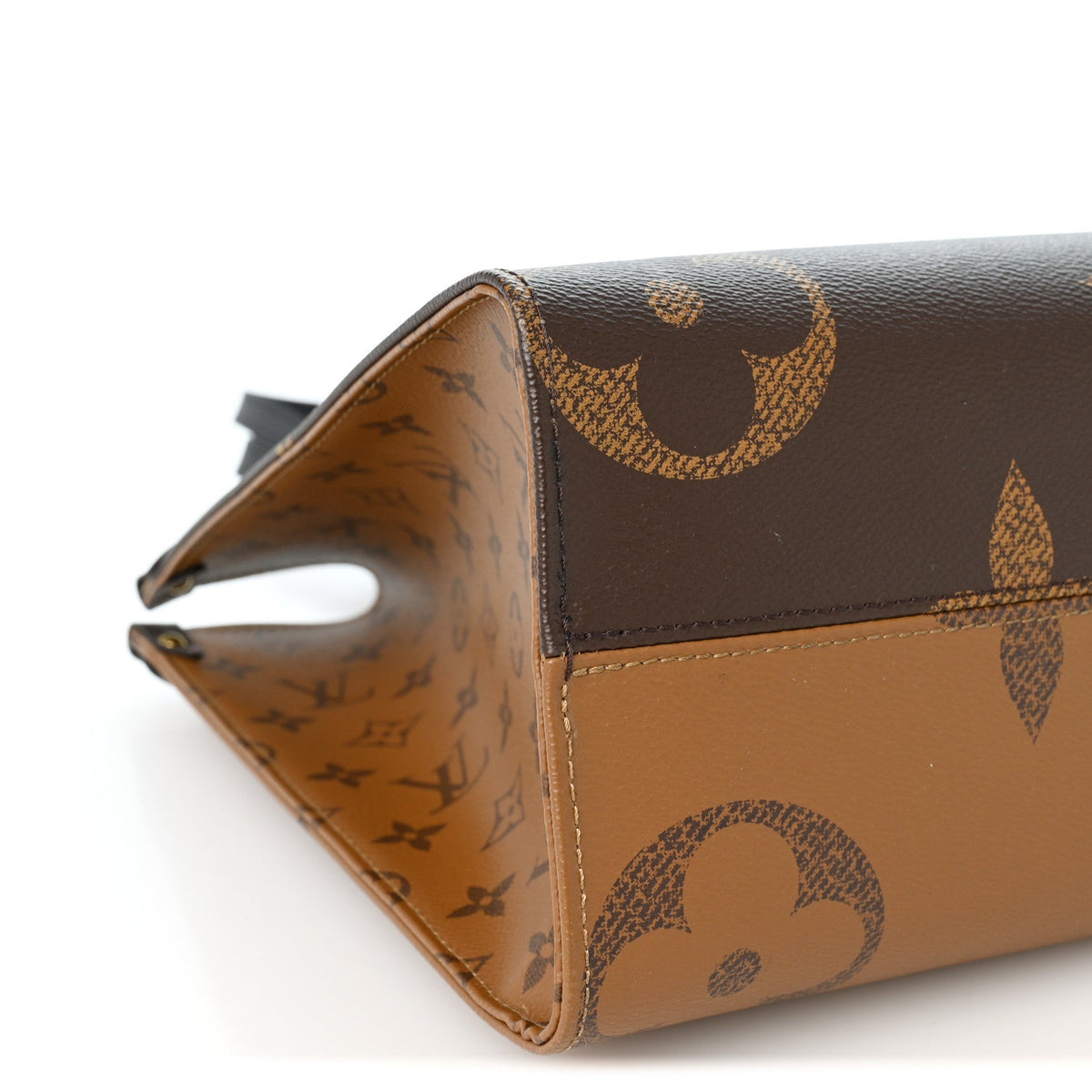 Reverse Monogram Giant Onthego MM