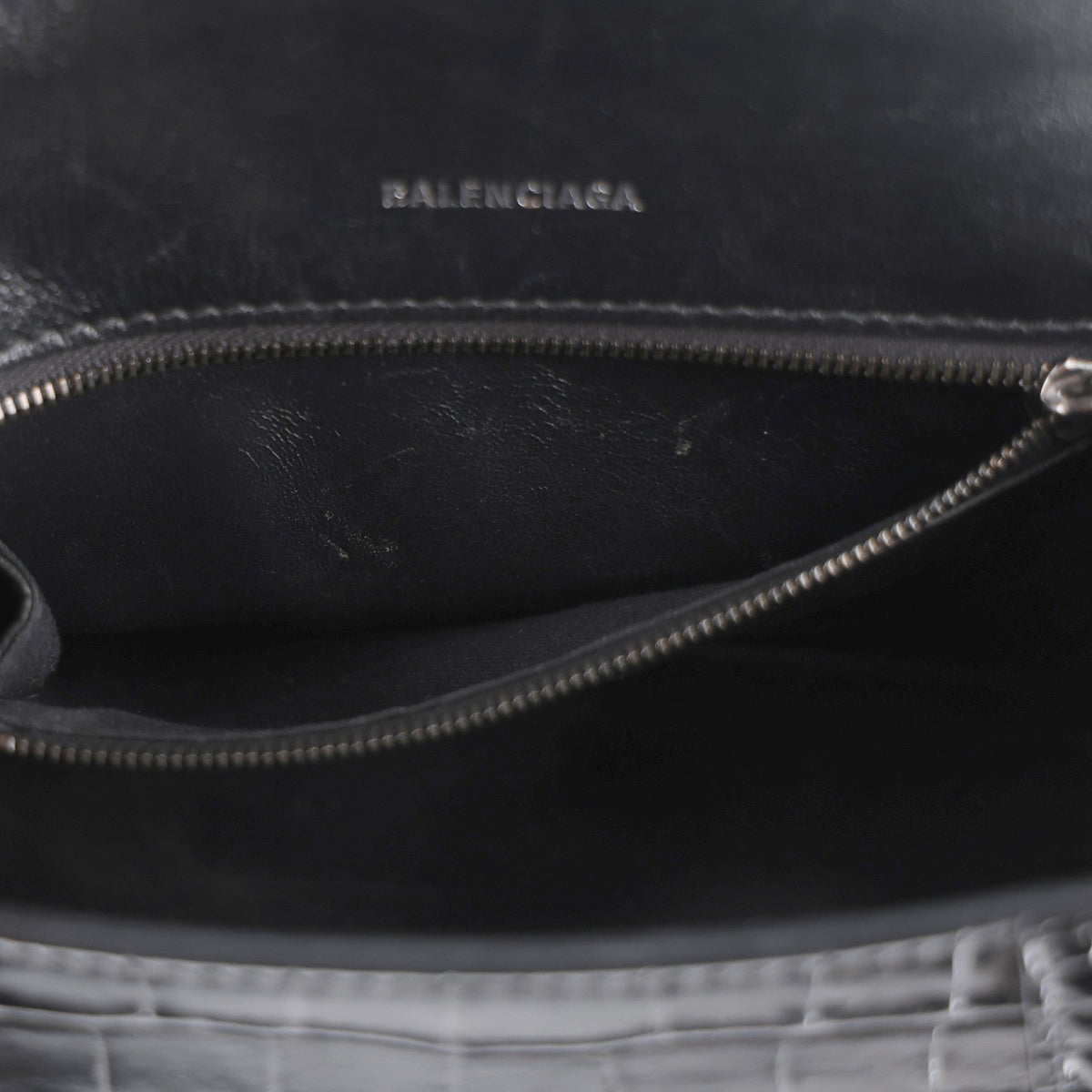 Shiny Calfskin Monochrome Crocodile Embossed Small Hourglass Top Handle Bag Black