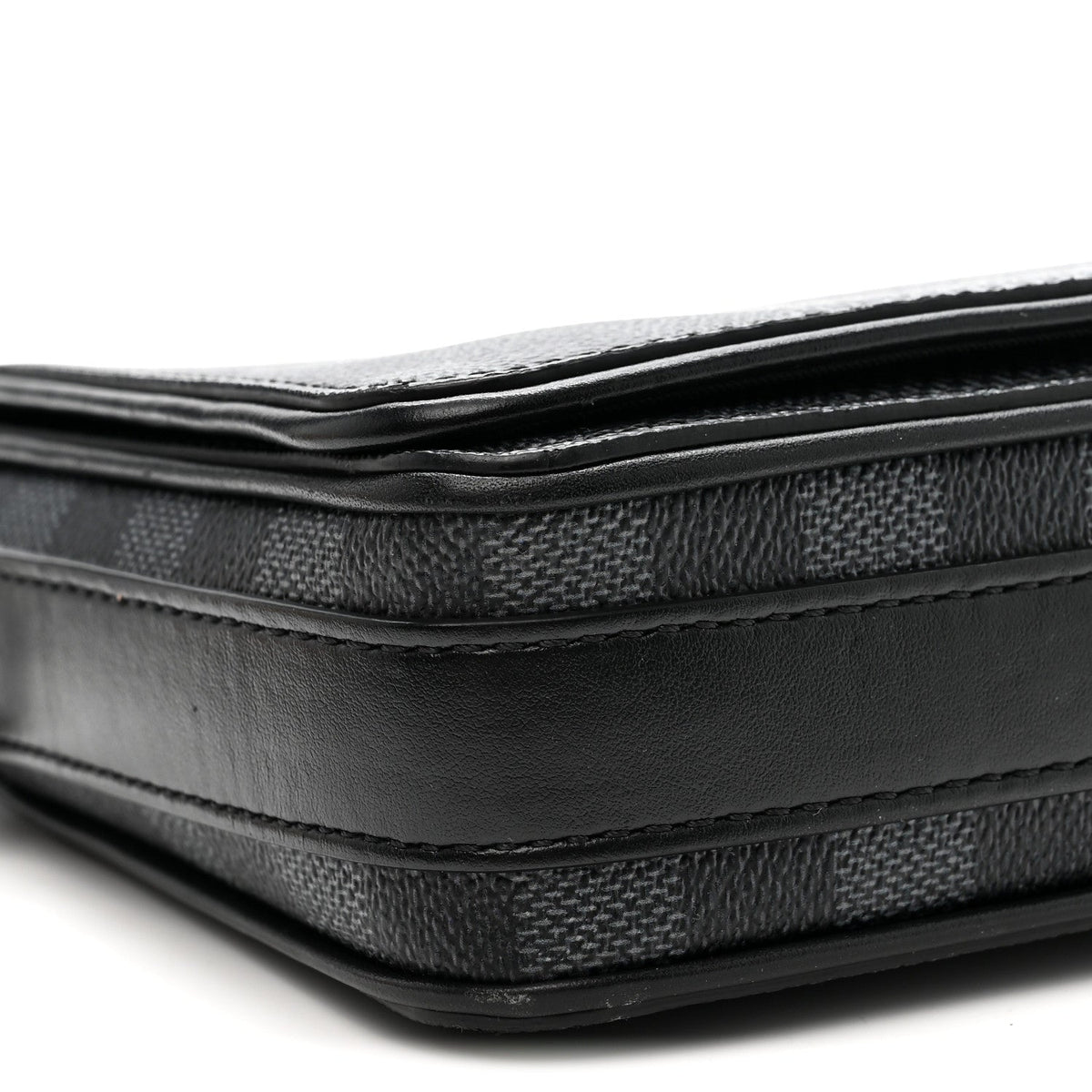 Damier Graphite 3D Studio Messenger