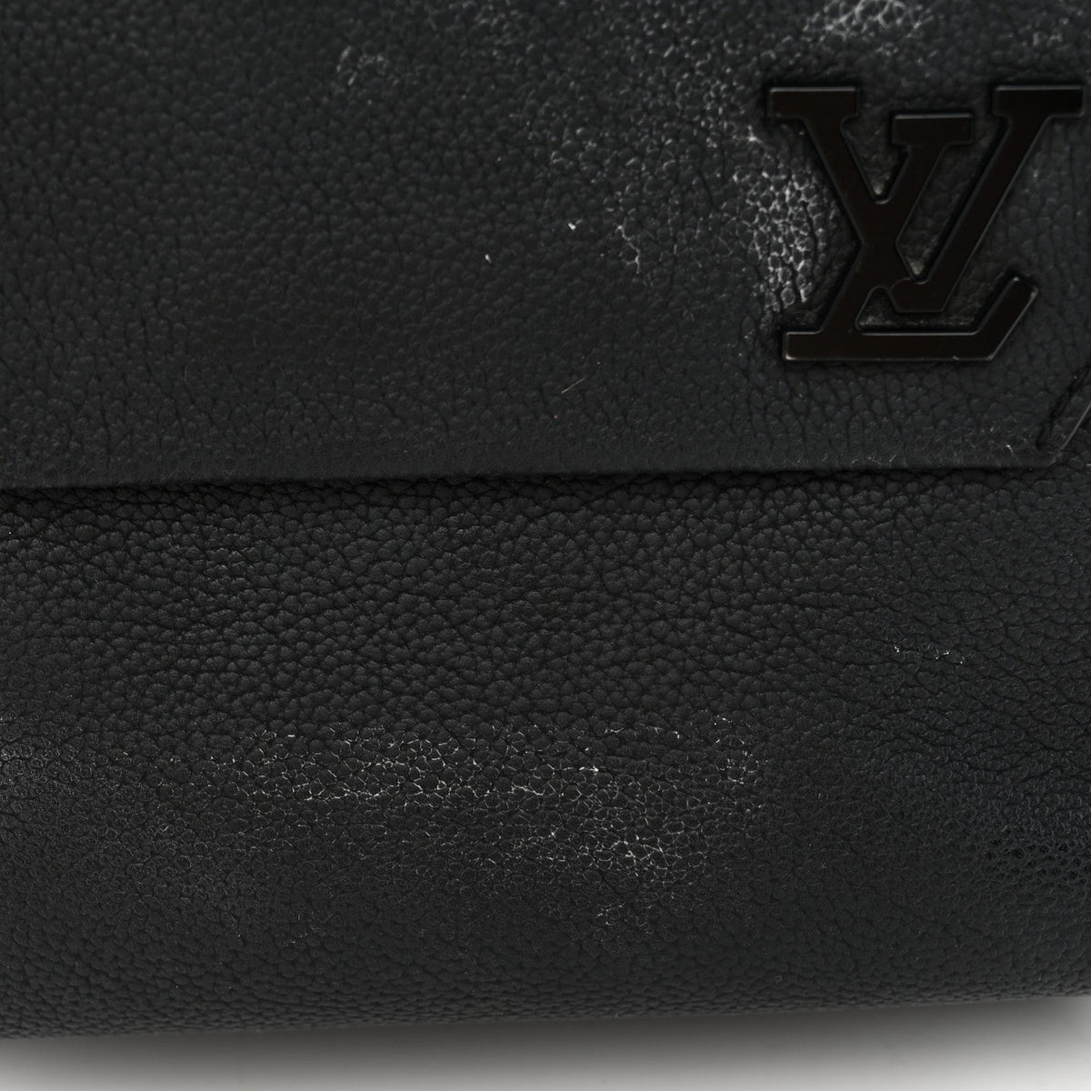Grained Cowhide Aerogram Pilot Slingbag Black