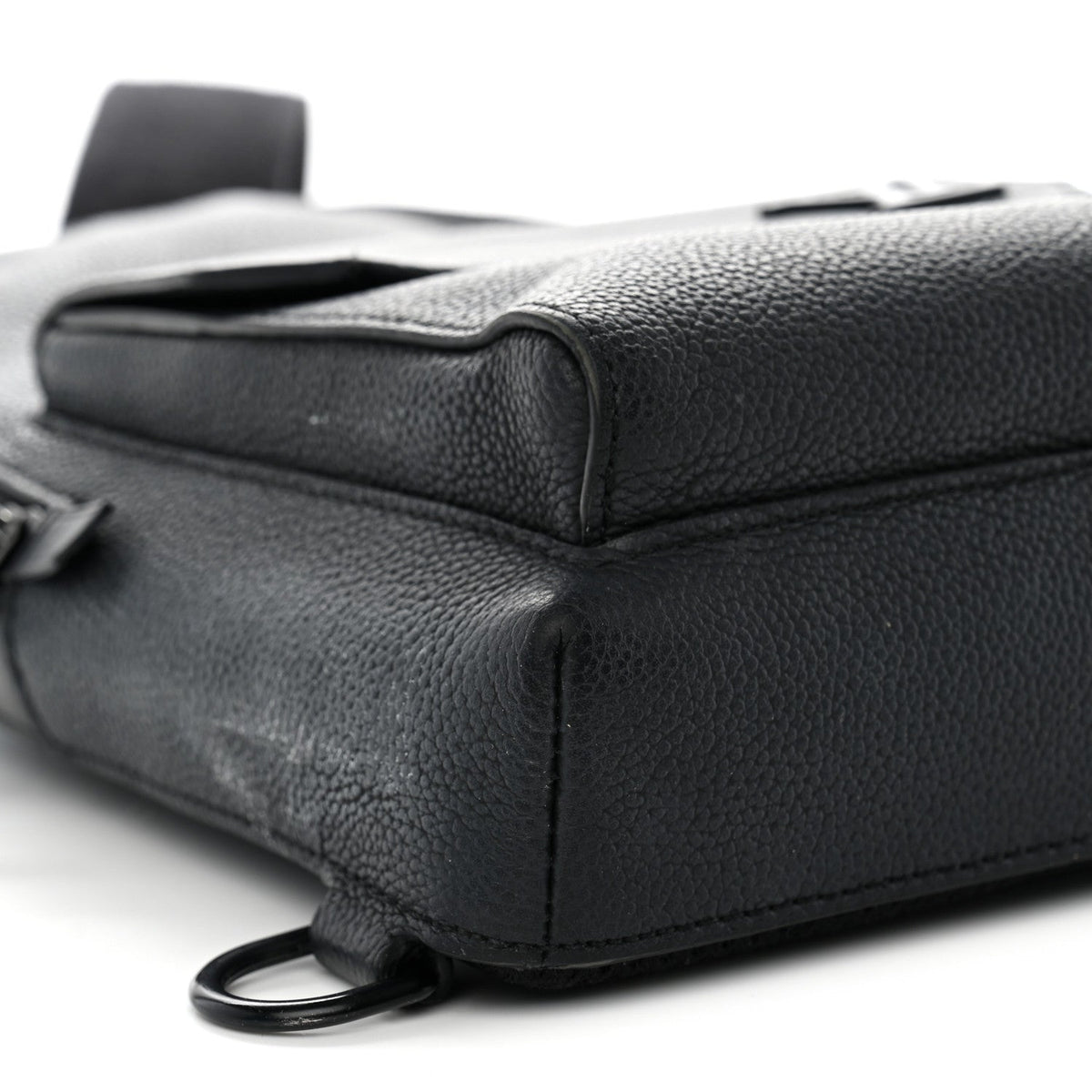 Grained Cowhide Aerogram Pilot Slingbag Black