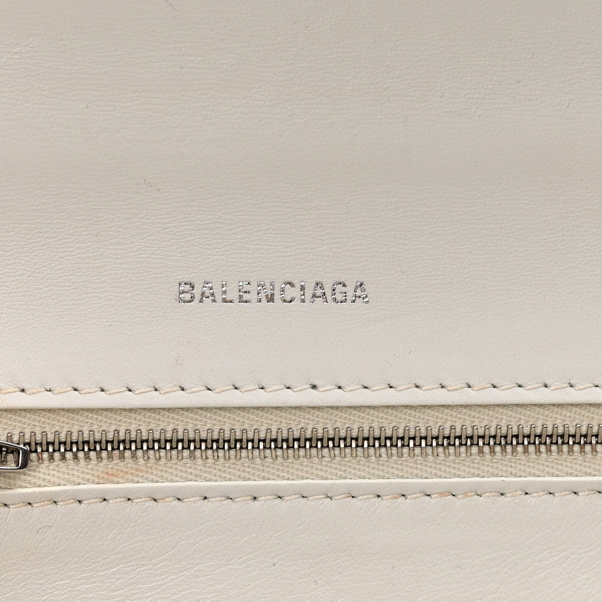 Shiny Box Calfskin Tonal B Hourglass Stretch Top Handle Bag White