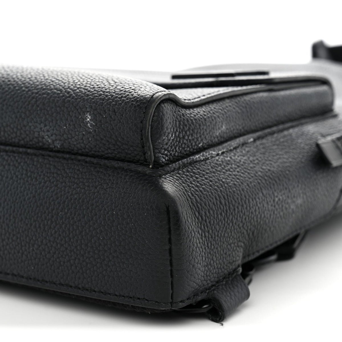Grained Cowhide Aerogram Pilot Slingbag Black