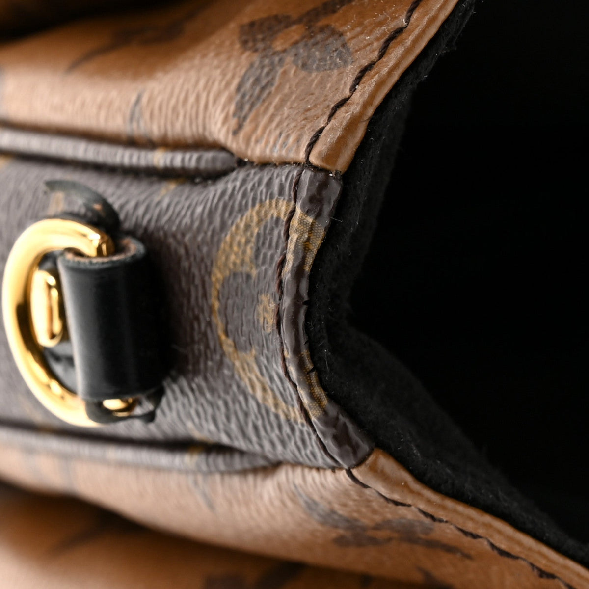 Reverse Monogram Pochette Metis