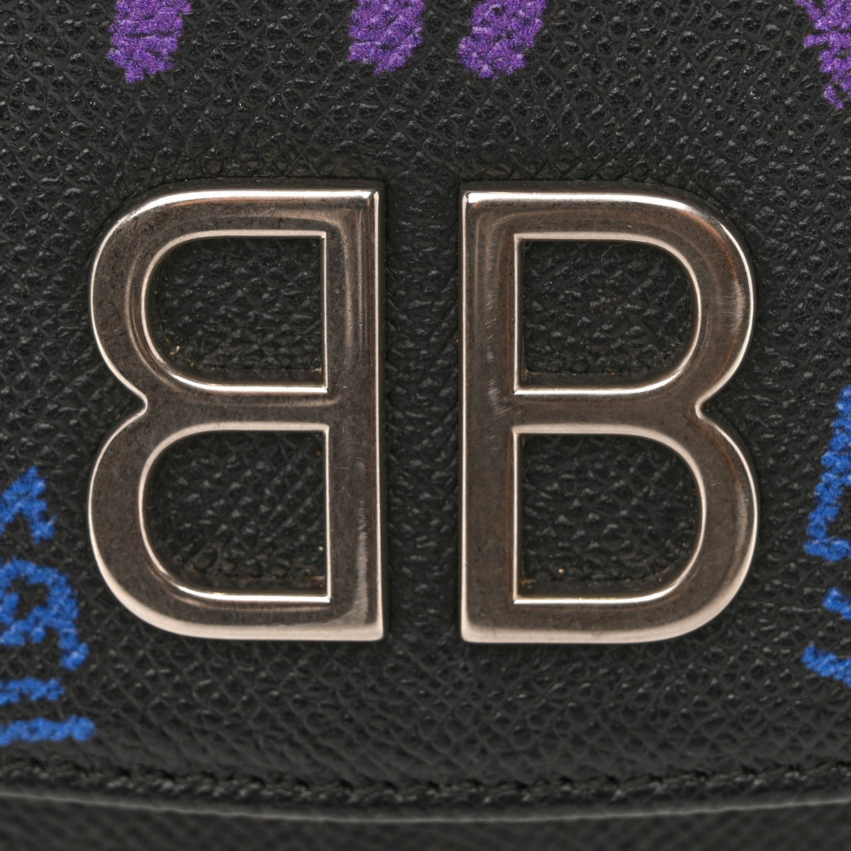 Grained Calfskin Graffiti BB Chain Wallet Black Bleu Violet