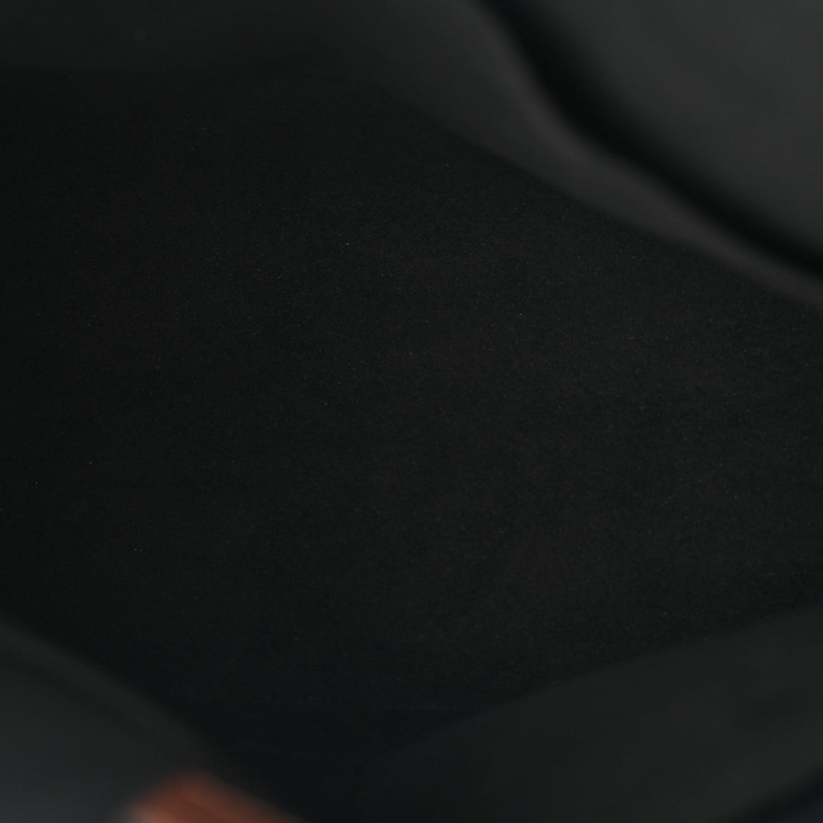 Monogram V Tote MM Black