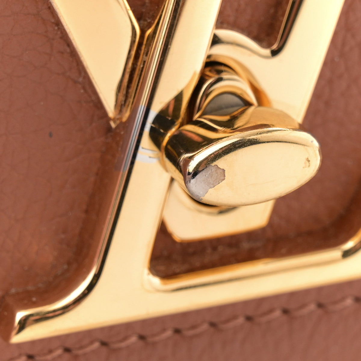 Grained Calfskin Lockme Tender Chataigne Brown