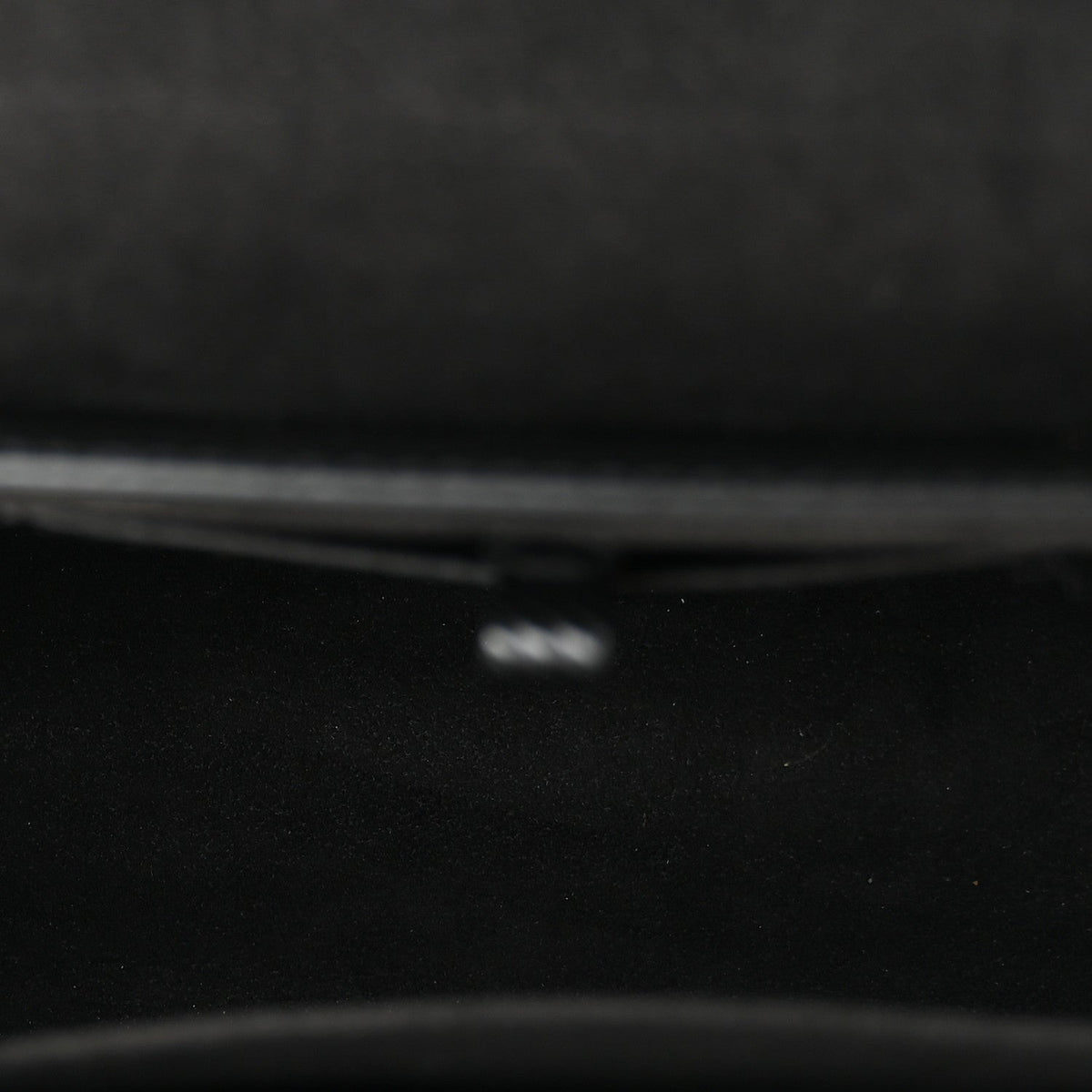 Epi Twist Shoulder Bag MM Matte Black