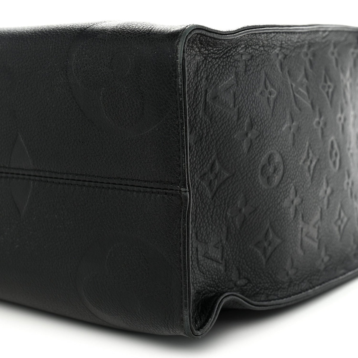 Empreinte Monogram Giant Onthego MM Black