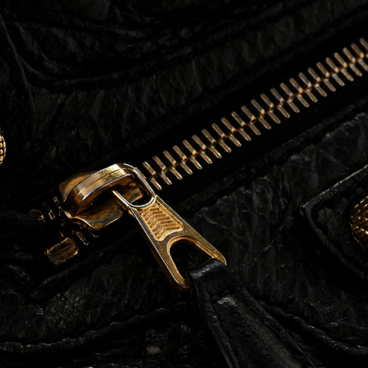 Agneau Giant 12 Gold Hardware Velo Black