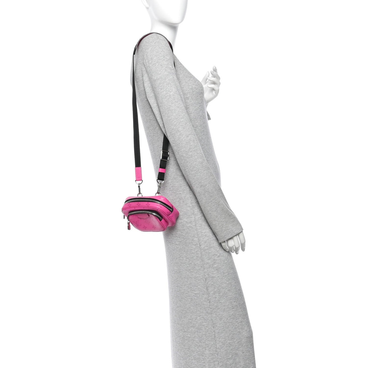 Taigarama Outdoor Pouch Fuchsia