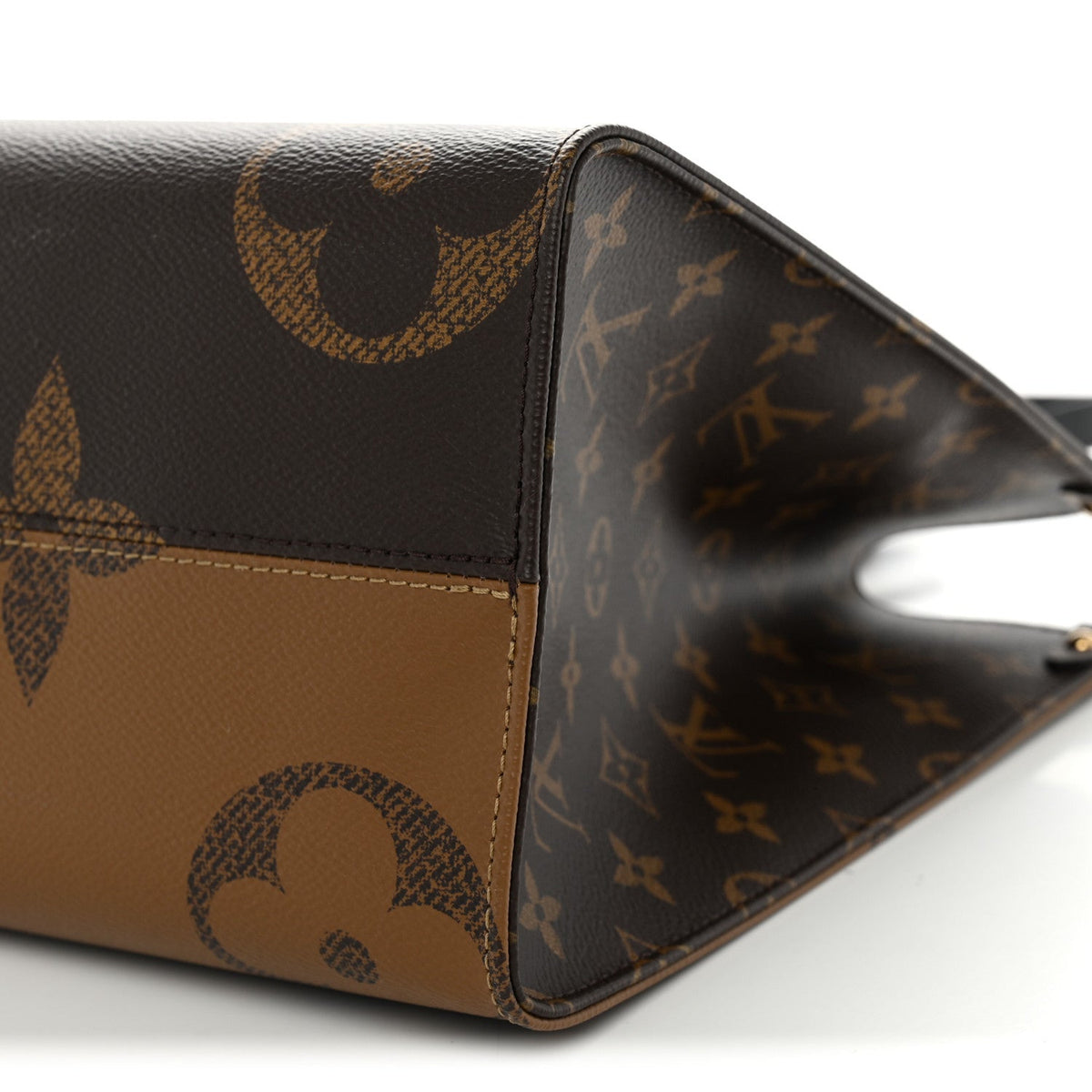 Reverse Monogram Giant Onthego MM