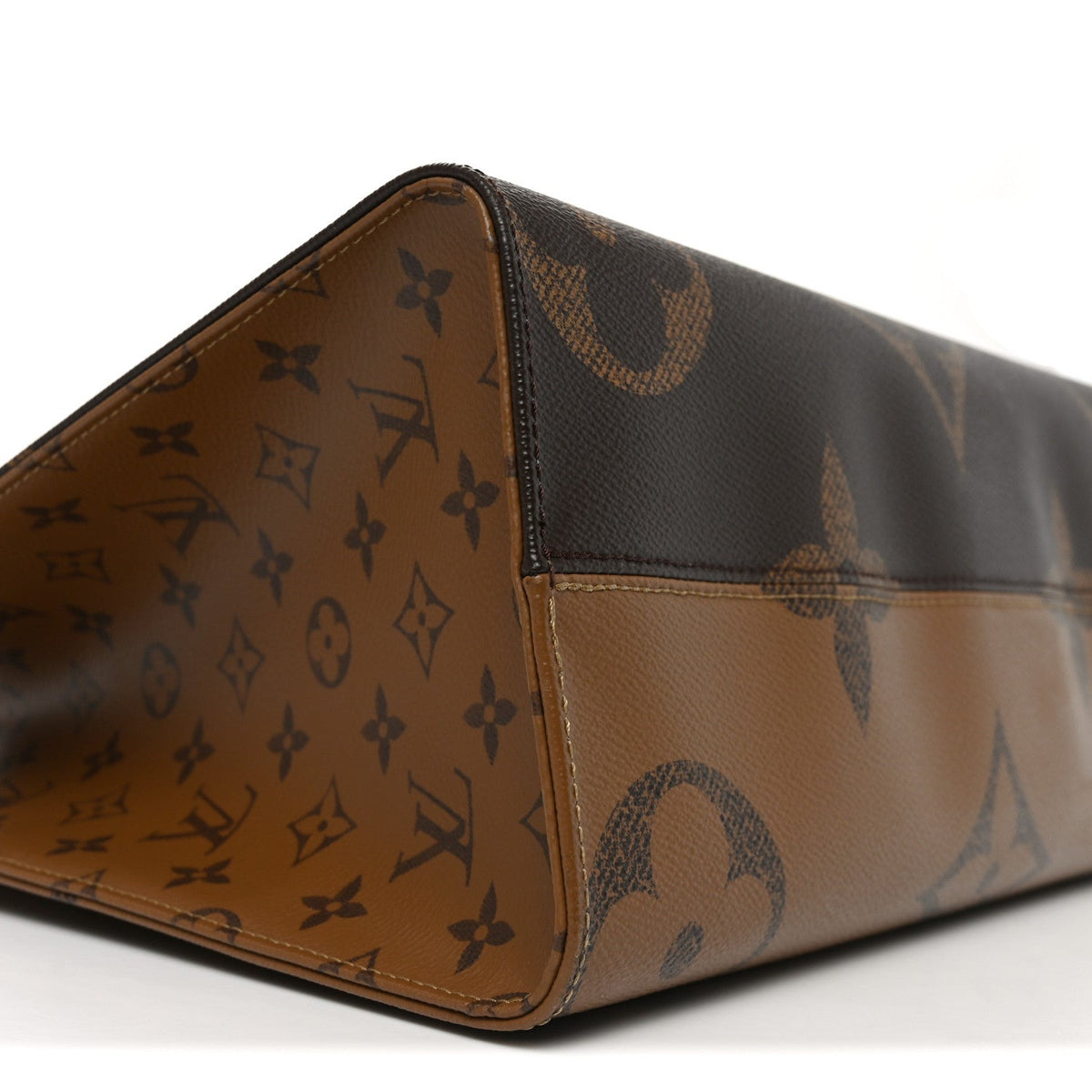 Reverse Monogram Giant Onthego MM