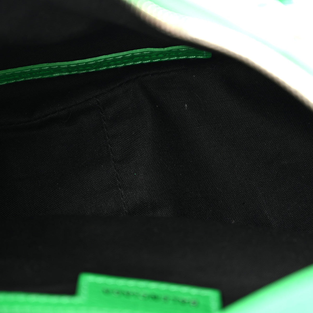 Agneau Arena Small Le Cagole Shoulder Bag Vivid Green