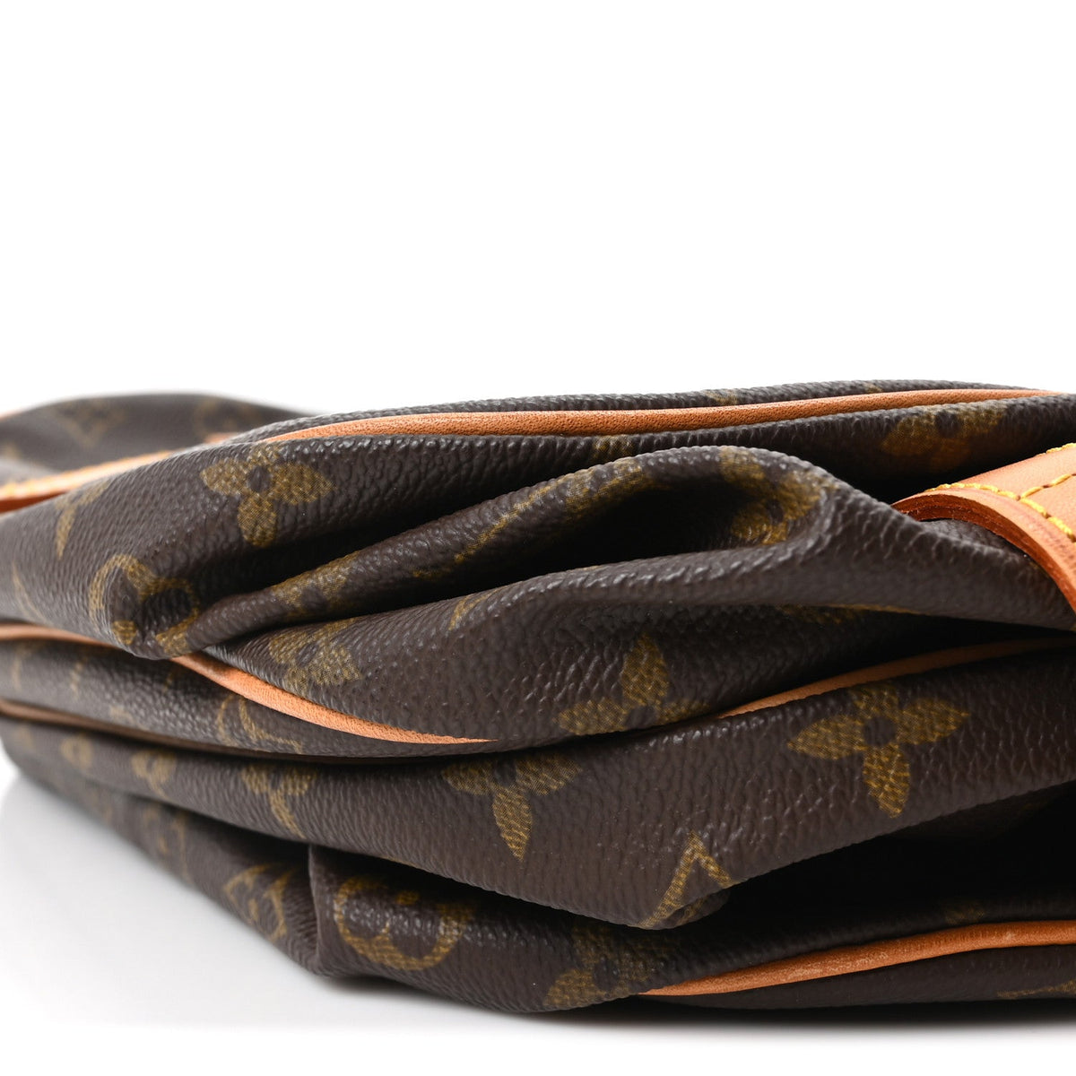 Monogram Saumur 35