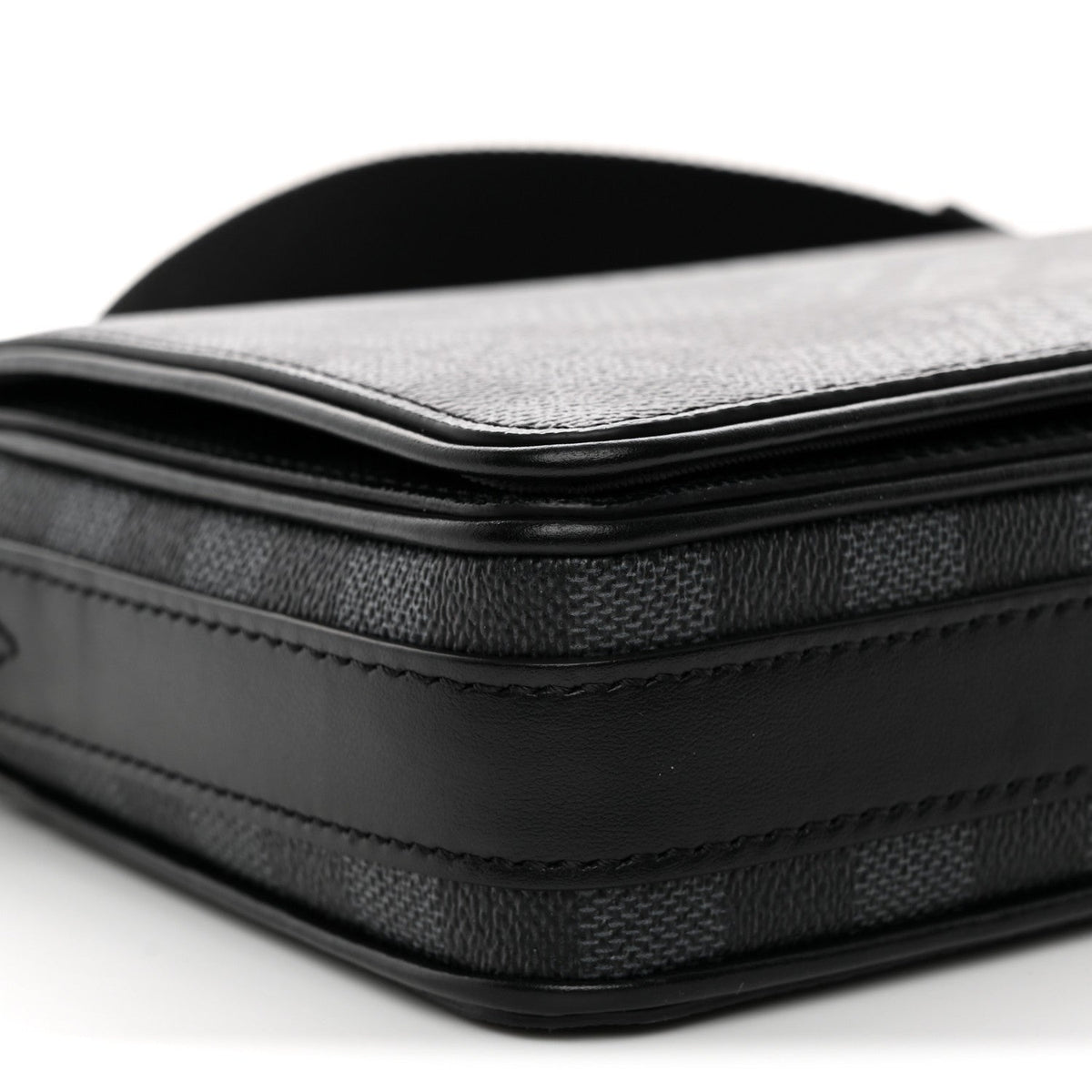 Damier Graphite 3D Studio Messenger