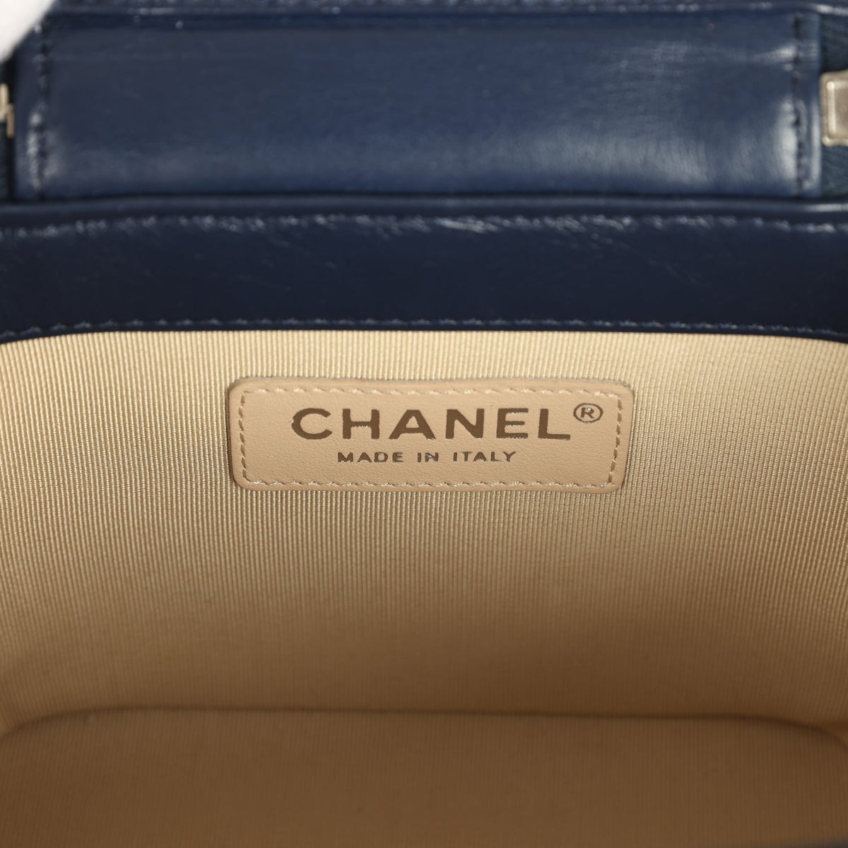 Pre-owned Chanel Small Top Handle Vanity Case Beige Raffia and Navy Calfskin Silver Hardware