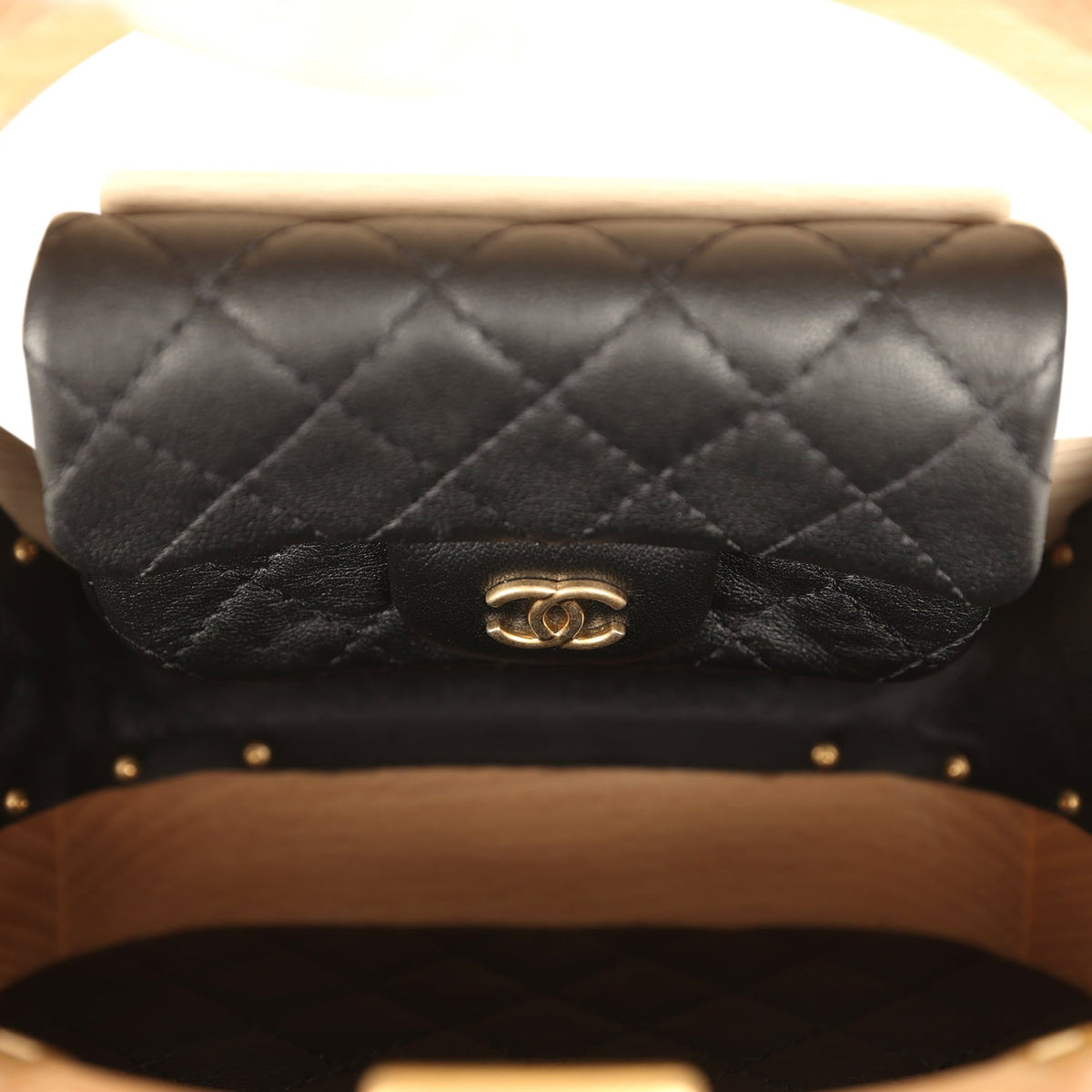 Pre-owned Chanel Small Round CC Vanity Case Tan Beechwood, Black Calfskin Antique Gold Hardware