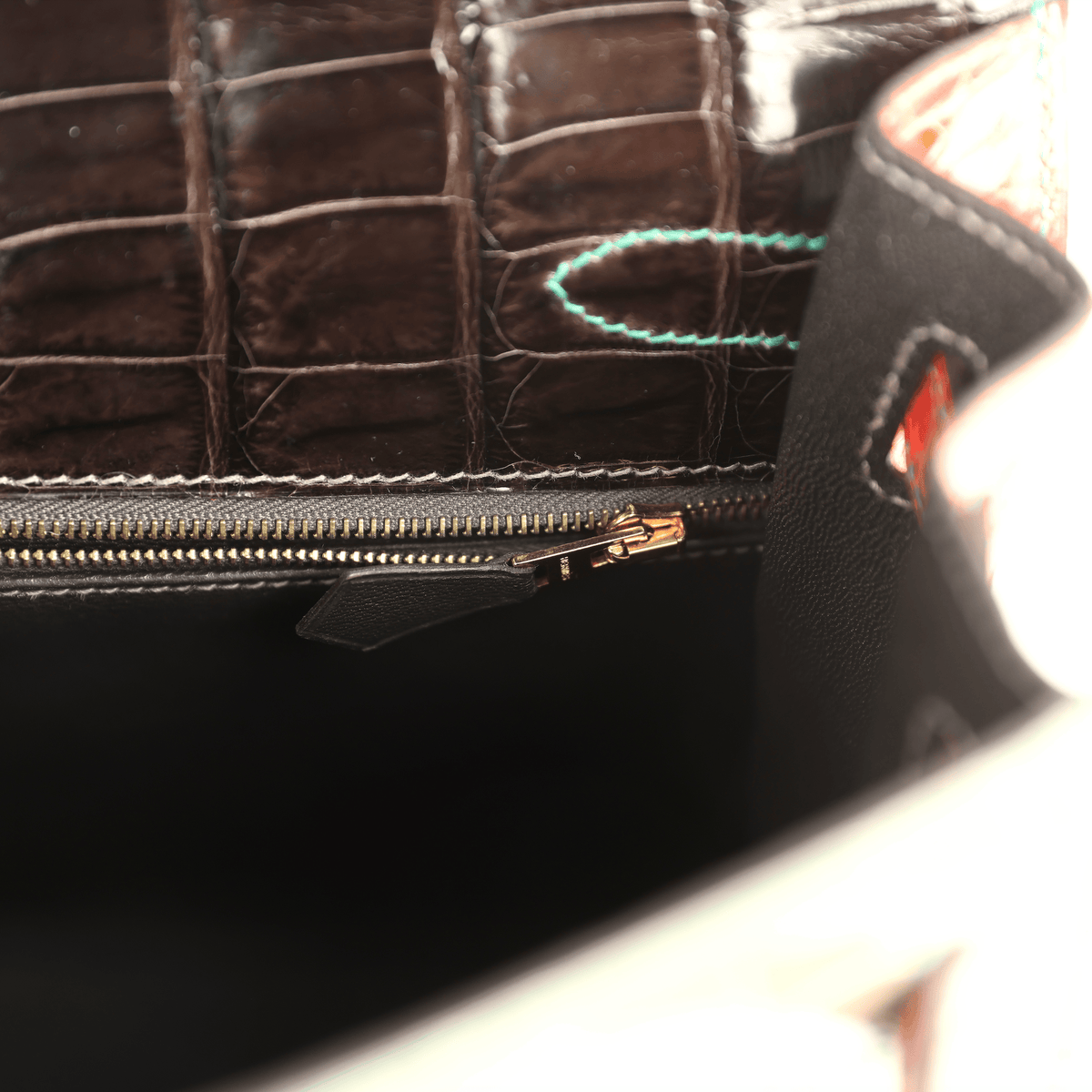 Pre-owned Hermes Special Order (HSS) Kelly Sellier 32 Graphite, Gris Tourterelle and Geranium Shiny Niloticus Crocodile Brushed Gold Hardware