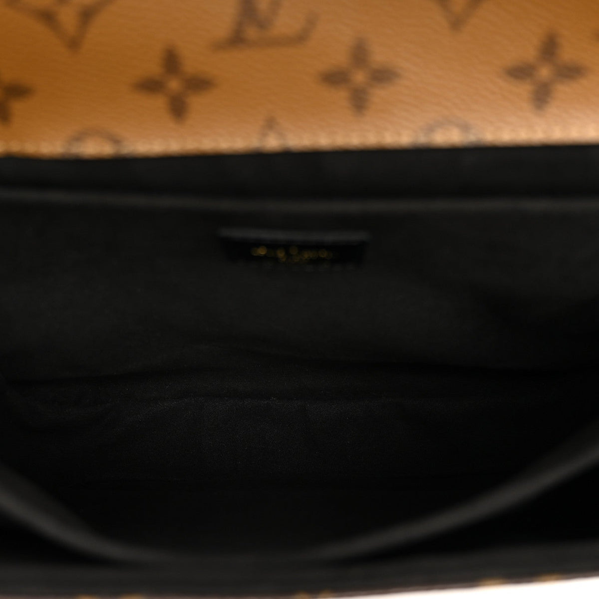 Reverse Monogram Pochette Metis