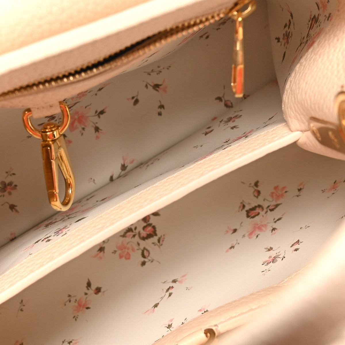 Taurillon Bloom Capucines BB Powder Beige