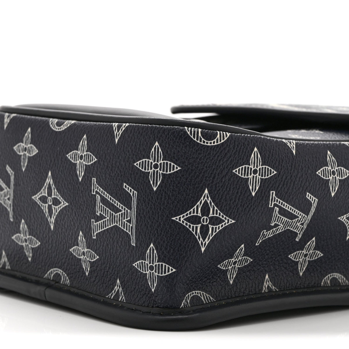 Savane Monogram Elephant Chapman Messenger BB Encre