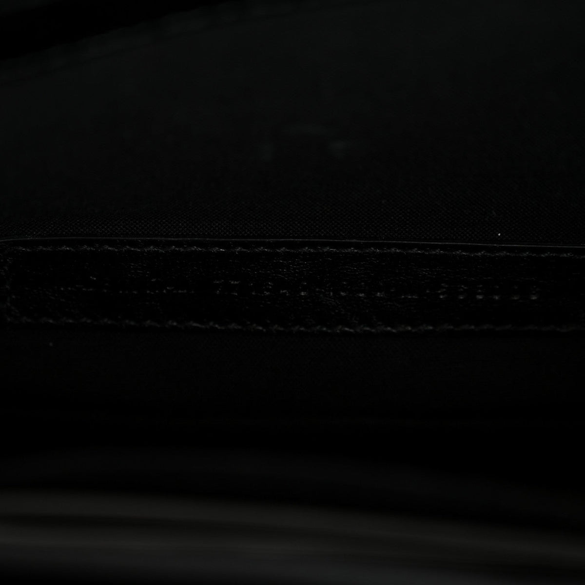 Agneau Arena Monochrome Small Le Cagole Sling Bag Black