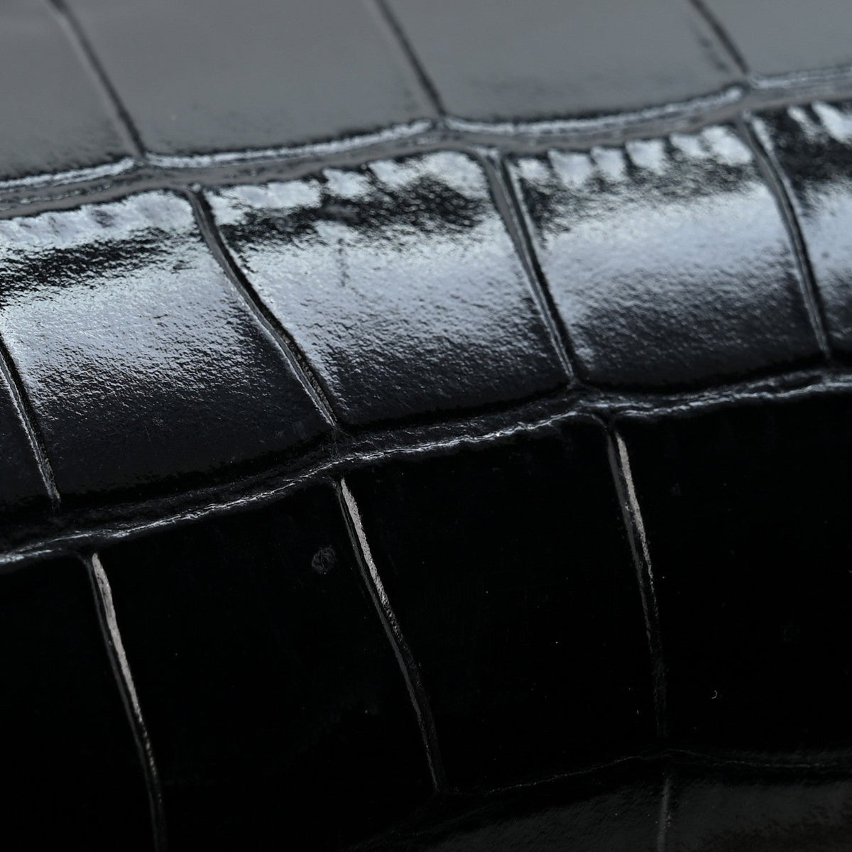 Shiny Calfskin Crocodile Embossed Hourglass Chain Bag Black