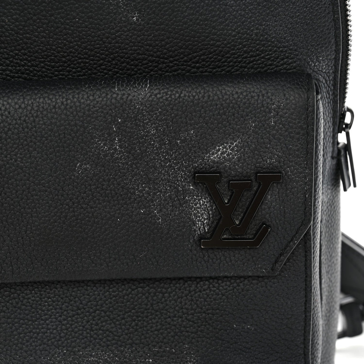 Grained Cowhide Aerogram Pilot Slingbag Black