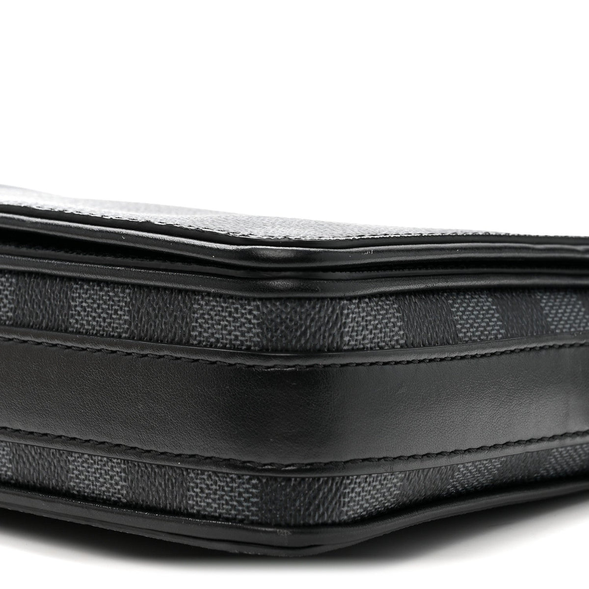Damier Graphite 3D Studio Messenger