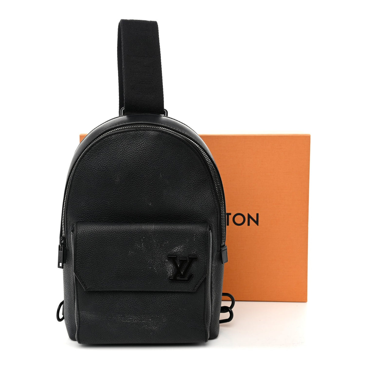Grained Cowhide Aerogram Pilot Slingbag Black
