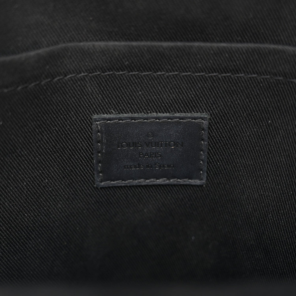 Grained Cowhide Aerogram Pilot Slingbag Black